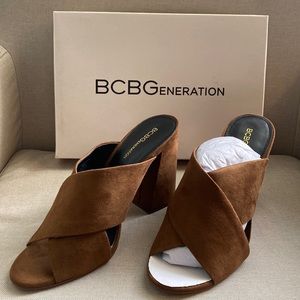 BCBG brown suede mules perfect for fall! Size 9.5